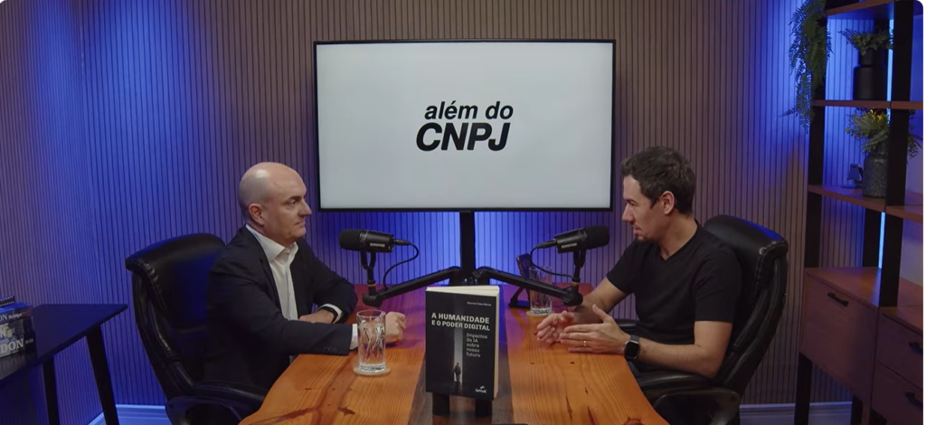 Eduardo Felipe Matias discute o uso da IA nas empresas e a relação entre redes sociais, pós-verdade e democracia no podcast Além do CNPJ